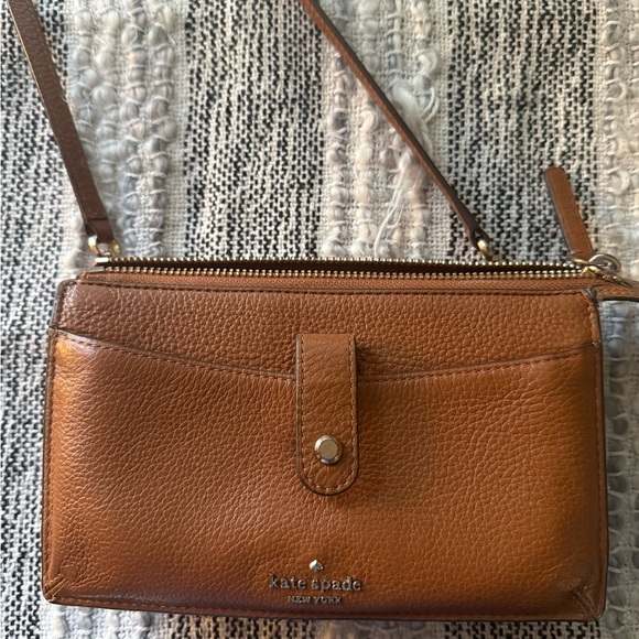 kate spade Handbags - Kate Spade Tan Leather Crossbody Bag